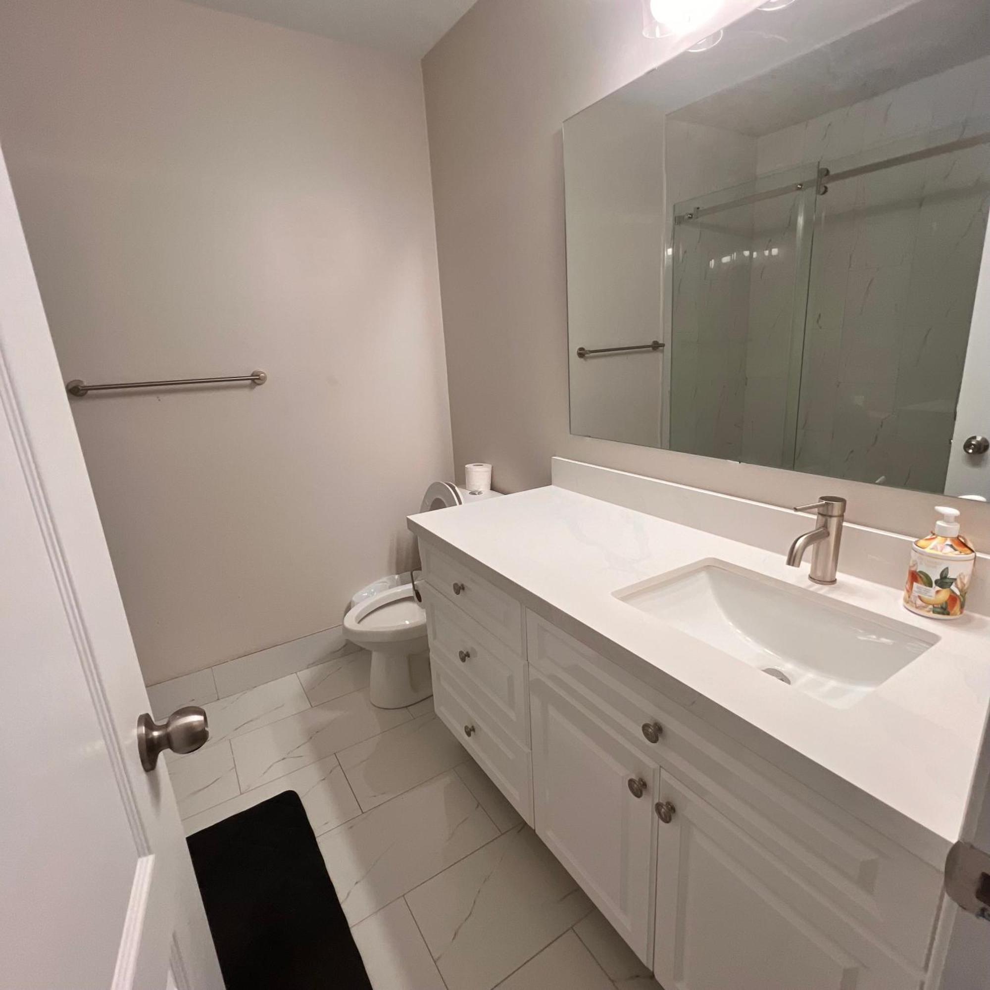 Cozy 1bedroom Basement Homestay *